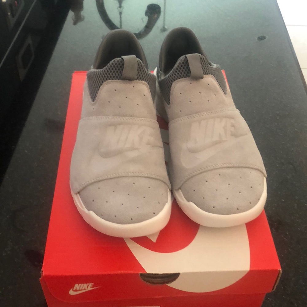 Nike benassi slip on